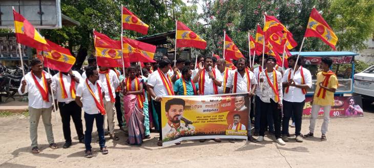 தவெக சார்பில் தொழிலதிபர் ஜே.கே.ஆர். முருகன் தலைமையில் தூத்துக்குடியில் வக்பு சட்ட திருத்தத்தை திரும்ப பெற வலியுறுத்தி ஆர்ப்பாட்டம்!!
