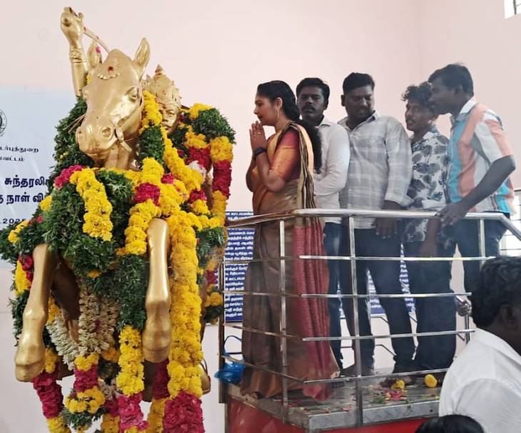 விடுதலை போராட்ட தியாகி சுந்தரலிங்கம் பிறந்த தினம் - மக்கள் நல உரிமை அமைப்பாளர் அருணாதேவி ரமேஷ் பாண்டியன் மாலை அணிவித்து மரியாதை!!