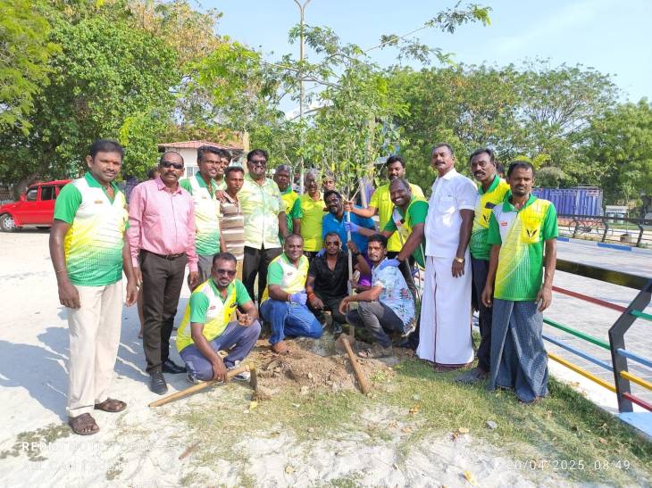 ஆல்.கேன்.டிரஸ்ட், லயன்ஸ் கிளப் இணைந்து ஈஸ்டர் சிறப்பு நாளையொட்டி முத்துநகர் கடற்கரையில்  மரக்கன்றுகள் நடப்பட்டு பூங்காக்கள் தூய்மை படுத்தப்பட்டது!!