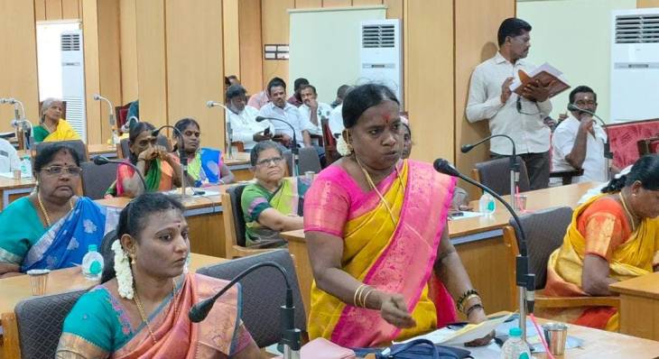 42 வது வார்டு பகுதியில் குடிநீர் குழாய் பதிக்கும் பணியால், கழிவுநீர் தேங்கும் அபாயம் - நடவடிக்கை எடுக்க மண்டல தலைவர் அன்னலெட்சுமி கோட்டு ராஜா கோரிக்கை!! 