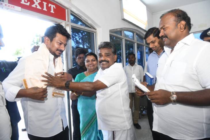 துணை முதல்வர் உதயநிதி ஸ்டாலின் தூத்துக்குடி வருகை - திமுக வடக்கு மற்றும் தெற்கு மாவட்டம் சார்பில் உற்சாக வரவேற்பு!!