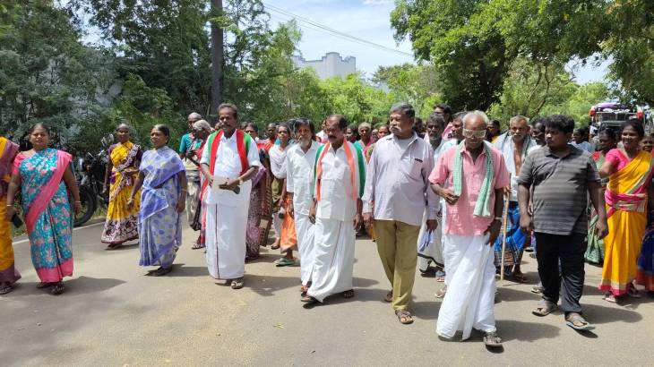 ஒட்டப்பிடாரம் சட்டமன்ற உறுப்பினர் சண்முகையா பெயருக்கு கலங்கம் ஏற்படுத்தும் நபரை கைது செய்ய வேண்டும் - மாவீரர் சுந்தரலிங்கம் மக்கள் இயக்கம் நிறுவனத் தலைவர் மாரியப்ப பாண்டியன் எஸ்.பி. அலுவலகத்தில் புகார் மனு!!