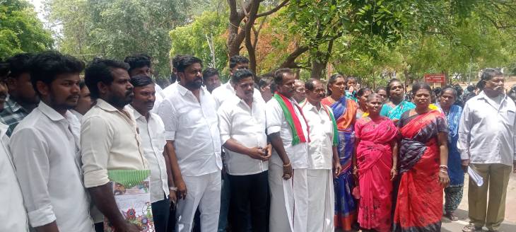 ஒட்டப்பிடாரம் எம்.எல்.ஏ. குறித்து தவறான கருத்துக்களை சமூக வலைதளங்களில் பதிவு செய்து வரும் அக்கிரி பரமசிவத்தை கைது செய்ய கோரி தமிழர் விடுதலைக் களம் தலைவர் ராஜ்குமார் எஸ்.பி. அலுவலகத்தில் புகார் மனு!!