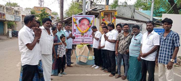 தூத்துக்குடியில் முன்னாள் எம்.எல்.ஏ., என். பெரியசாமியின் 8 ம் ஆண்டு நினைவு தினம் - 50 வது வட்ட கழக திமுக சார்பில் அவைத் தலைவர் சிவானைந்தபெருமாள், கவுன்சிலர் சரவணகுமார் தலைமையில் மரியாதை!!