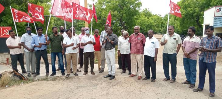 ஊதிய ஒப்பந்தத்தை உடனே பேசி முடிக்க வலியுறுத்தி தூத்துக்குடியில் எஸ்.சி.டி.சி பணிமனை வாயிலில் சிஐடியு தொழிற்சங்கம் சார்பில் கண்டன ஆர்ப்பாட்டம்!!