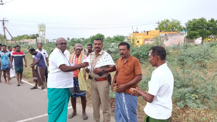 தூத்துக்குடி அருகே அ. குமரெட்டியாபுரத்தில் ஸ்ரீ துர்க்கை அம்மன் கோவில் கொடை விழாவை முன்னிட்டு மாபெரும் மாட்டுவண்டி போட்டி நடைபெற்றது!!