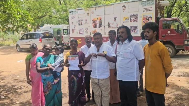 சேர்வைகாரன்மடம் (டூ) சாயர்புரம் செல்லும் மெயின் ரோடின் சாலையை சேதப்படுத்தும் நபர்கள் மீது நடவடிக்கை எடுக்க கோரி - பெருந்தலைவர் மக்கள் நலச்சங்கம் (அமைப்பு) சார்பில் ஆட்சியரிடம் மனு!!
