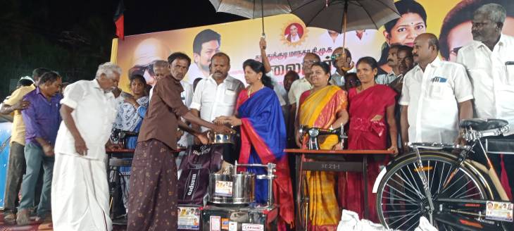 தூத்துக்குடி மாநகர திமுக சார்பில் முத்தமிழறிஞர் கலைஞரின் 102 வது பிறந்தநாள் விழாவை முன்னிட்டு நலத்திட்ட உதவிகளை கனிமொழி கருணாநிதி வழங்கினார்!!
