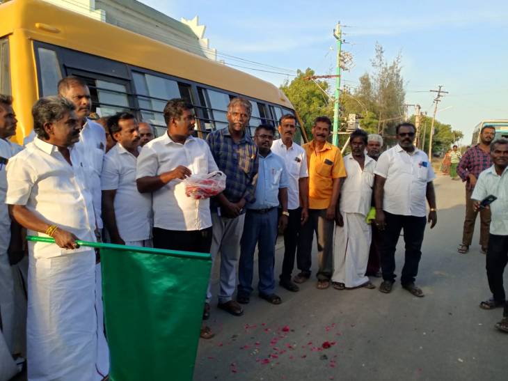 மேலசெக்காரக்குடி கிராமத்திற்கு புதிய பேருந்து சேவையை ஒட்டப்பிடாரம் சண்முகையா எம்எல்ஏ கொடியசைத்து தொடங்கி வைத்தார்!!
