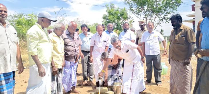 அனைத்து கிராம அண்ணா மறுமலர்ச்சி திட்டத்தின் கீழ் ஓணமாக்குளம் கிராமத்தில் ஊராட்சி மன்ற அலுவலக கட்டிடம், வீரபாண்டியபுரம் கிராமத்தில் பேவர் பிளாக் அமைக்கும் பணி எம்எல்ஏ சண்முகையா அடிக்கல் நாட்டி துவக்கி வைத்தார்!!