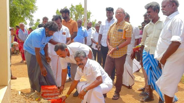 தென்னம்பட்டி ஊராட்சி வி.பி. தாழையூத்து கிராமத்தில் பேவர் பிளாக் அமைக்கும் பணியினை சண்முகையா எம்எல்ஏ துவக்கி வைத்தார்!!
