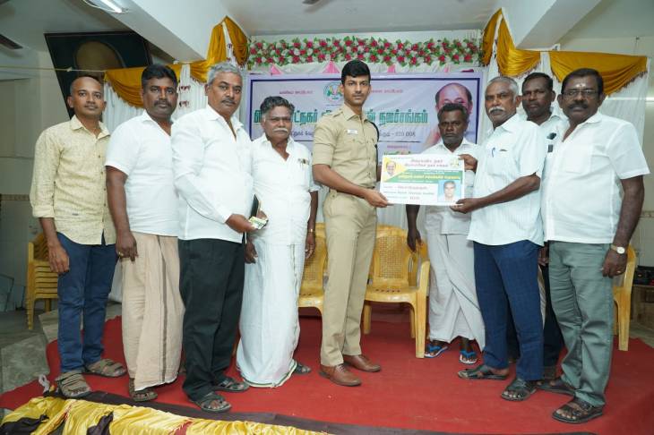 தூத்துக்குடியில் பிரையன்ட் நகர் வியாபாரிகள் நலச்சங்கம் சார்பில் சங்க உறுப்பினர்களுக்கு அடையாள அட்டை வழங்கும் விழா!!
