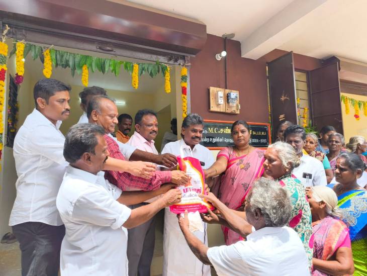 ஒட்டப்பிடாரம் சட்டமன்ற தொகுதி கருங்குளம் வடக்கு ஒன்றியம் நாணல்காடு ஊராட்சியில் புதிய நியாய விலை கடையை சண்முகையா எம்எல்ஏ திறந்து வைத்து சிறப்பித்தார்!!