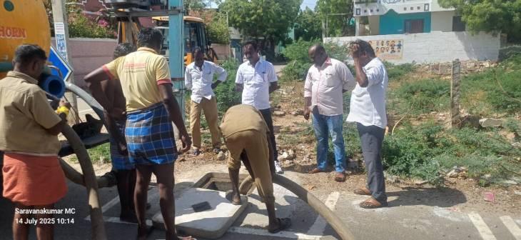 தூத்துக்குடி மாநகராட்சி 50 வது வார்டு பகுதி சாந்திநகர் 1 வது தெரு கிழக்கில் குடிநீர் குழாயில் ஏற்பட்டிருந்த அடைப்பு சரிசெய்யும் பணி - பொதுமக்கள் சார்பில் மேயருக்கு நன்றி தெரிவித்த கவுன்சிலர் சரவணக்குமார்!!