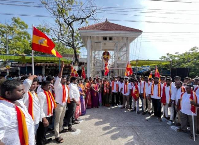 ஒரே நாளில் 24 இடங்களில் தூத்துக்குடி மாவட்ட பொறுப்பாளர் அஜிதா ஆக்னல் தலைமையில் காமராஜருக்கு மரியாதை செய்து கொள்கை தலைவர் காமராஜர் என்று நிரூபணம் செய்தது தவெக!! 