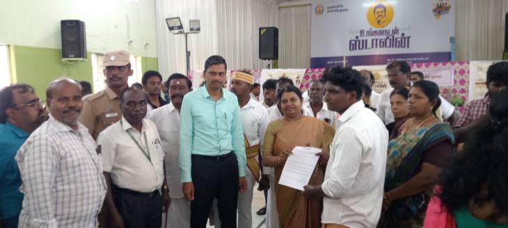 அமைச்சரும், மாவட்ட ஆட்சியரும் பார்வையிட்டனர் தூத்துக்குடி சிவந்தாகுளம் பகுதியில் நடைபெறுகிற நான்காம் நாள் "உங்களுடன் ஸ்டாலின்" முகாமினை!!