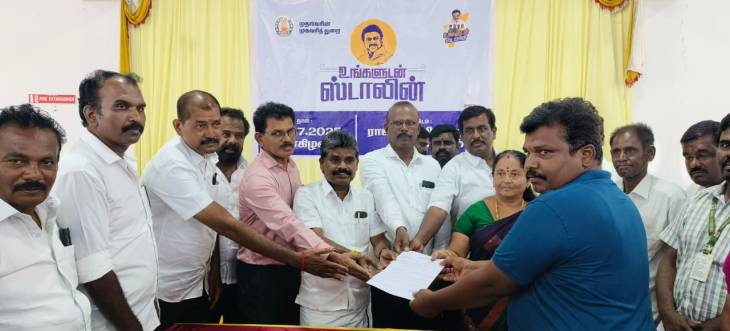 வாகைக்குளம் பகுதியில் நடைபெற்ற "உங்களுடன் ஸ்டாலின்" முகாமில் பொதுமக்களுக்கு வழங்கப்படும் சேவைகள் குறித்து கேட்டறிந்து ஆணைகளை வழங்கினார் எம்எல்ஏ சண்முகையா!!