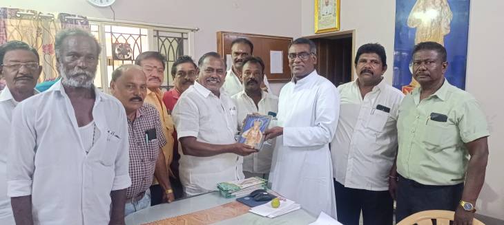 தூத்துக்குடி பனிமய மாதாவை வழிபட வருகை தருமாறு அதிமுக வர்த்தக அணி செயலாளர் சி.த. செல்லப்பாண்டியன் மூலம் முன்னாள் முதல்வர் எடப்பாடி கே. பழனிச்சாமிக்கு பங்கு தந்தை அழைப்பு!!