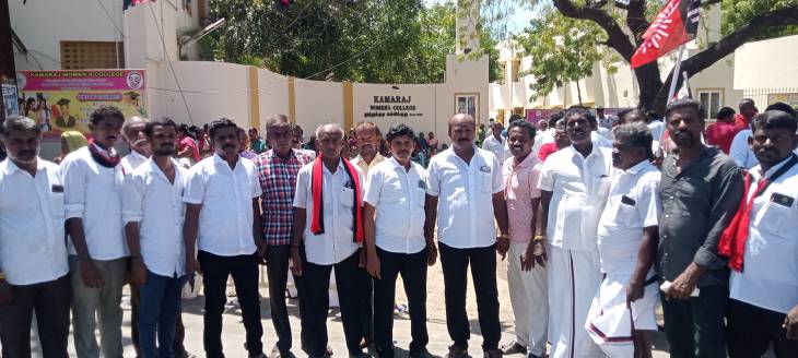 தூத்துக்குடிக்கு முதல்வர் வருகை - பிரையன்ட் நகர் பகுதி திமுக சார்பில் பகுதி செயலாளர் ராமகிருஷ்ணன் தலைமையில் காமராஜர் கல்லூரி சந்திப்பில் வரவேற்பு!!