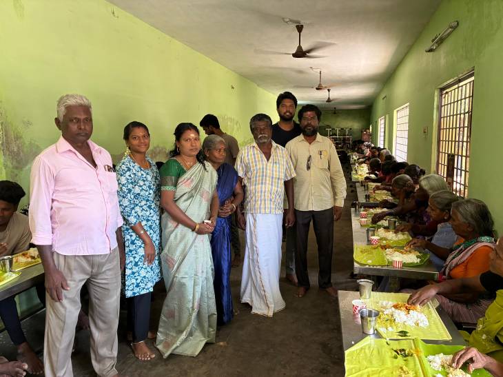 தூத்துக்குடி மாவட்ட செய்தியாளர்கள் தந்தையின் 51 ம் ஆண்டு நினைவு தினத்தையொட்டி சிவன் கோவிலில் அன்னதானம் வழங்கல்!!