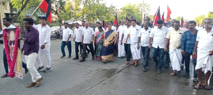 முன்னாள் முதல்வரும், முன்னாள் தி.மு.கழகத்தின் தலைவருமான முத்தமிழறிஞர் டாக்டர் கலைஞரின் 7 ம் ஆண்டு நினைவு தினத்தையொட்டி தூத்துக்குடியில் வடக்கு மாவட்ட திமுக சார்பில் அமைச்சர் தலைமையில் அமைதி ஊர்வலம்!!
