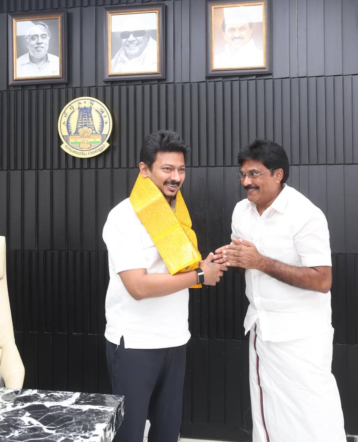துணை முதலமைச்சர், எம்.பி, மற்றும் அமைச்சர் ஆகியோரை மாநில திமுக நெசவாளர் அணி துணை செயலாளர் வசந்தம் ஜெயக்குமார் நேரில் சந்திப்பு!!  