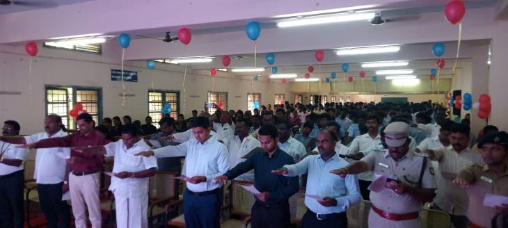 தூத்துக்குடியில் நடைபெற்ற போதை பழக்கத்திற்கு எதிரான உறுதிமொழி ஏற்பு நிகழ்ச்சியில் அமைச்சர்கள், ஆட்சியர், காவல் கண்காணிப்பாளர், மேயர், மற்றும் ஆணையர் ஆகியோர் பங்கேற்பு!!