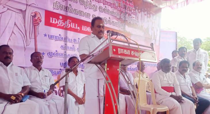 தூத்துக்குடியில் 
உப்பளத் தொழிலை பாதுகாக்க வலியுறுத்தி  தொழிலாளர்கள் ஆர்ப்பாட்டம் - 
வியாபாரிகள் கடை அடைத்து ஆதரவு!!