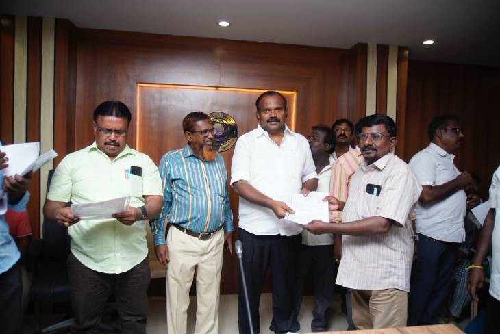தூத்துக்குடி மாநகராட்சி பகுதியில் 28 வகையான பிளாஸ்டிக் பொருட்களுக்கு தடை விதிக்கப்படும் மேயா் ஜெகன் பொியசாமி தகவல்!!
     