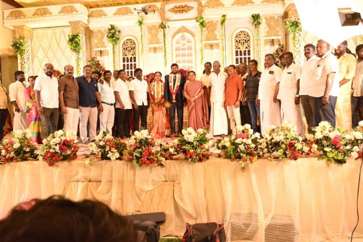 தூத்துக்குடி திமுக நிா்வாகி திருமணம் அமைச்சர் கீதாஜீவன் நோில் வாழ்த்து!!
      