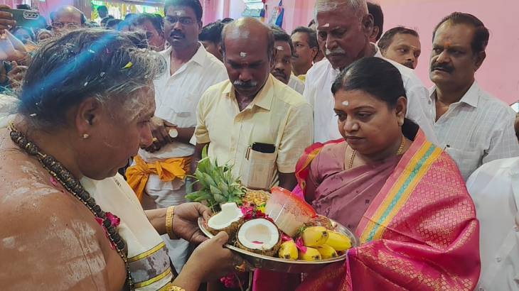 தூத்துக்குடி ஸ்ரீ செல்வ விநாயகா் கோவில் கும்பாபிஷேகம் அமைச்சர் கீதாஜீவன் பங்கேற்பு!!
      