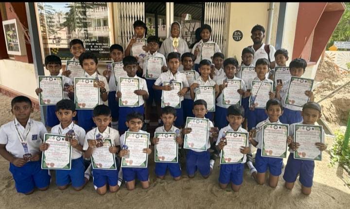 ஹோலி கிராஸ் பள்ளி மாணவர்கள் தமிழ்நாடு பிரீமியர் லீக் அளவிலான கராத்தே போட்டியில் சாதனை!!
