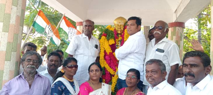 வ.உ.சி. சிலைக்கு தூத்துக்குடி மாவட்ட காங்கிரஸ் சார்பில் தமிழ்நாடு ஐ.என்.டி.யூ.சி மாநில பொதுச் செயலாளர் க. பெருமாள்சாமி தலைமையில் மரியாதை!!