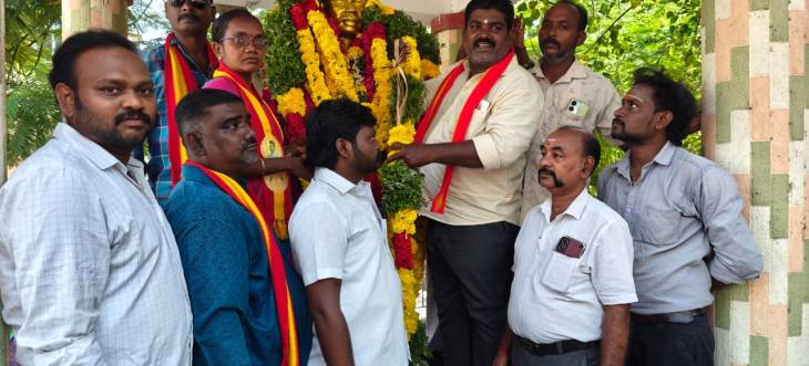 தூத்துக்குடியில் தவெக சாா்பில் வ.உ.சி பிறந்தநாளை முன்னிட்டு அவரது சிலைக்கு மாலை அணிவித்து மரியாதை செய்தனர்!!