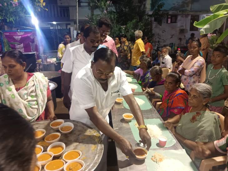 தூத்துக்குடியில் அன்னை வேளாங்கண்ணி மாதா கெபி திருவிழாவையொட்டி அசன விருந்தை முன்னாள் அமைச்சர் சி.த. செல்லப்பாண்டியன் தொடங்கி வைத்தார்!!