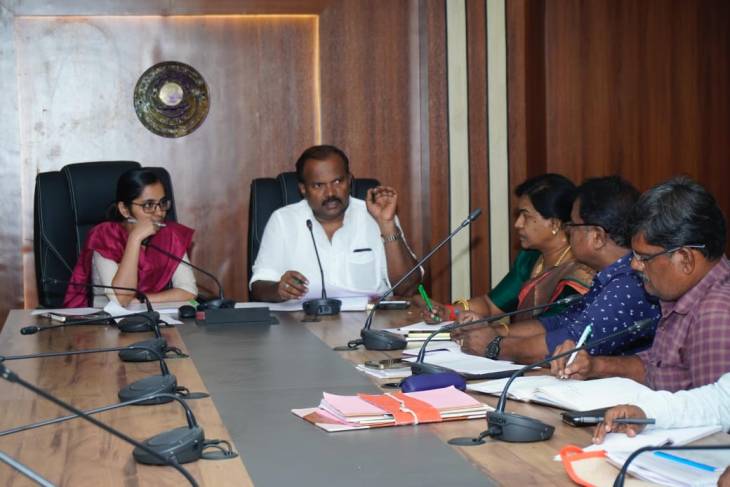 தூத்துக்குடி மாநகராட்சி பகுதியில் சுகாதார பணிகளை நல்ல முறையில் மேற்கொள்ள வேண்டும் ஆய்வு கூட்டத்தில் மேயா் ஜெகன் பொியசாமி பேச்சு!!