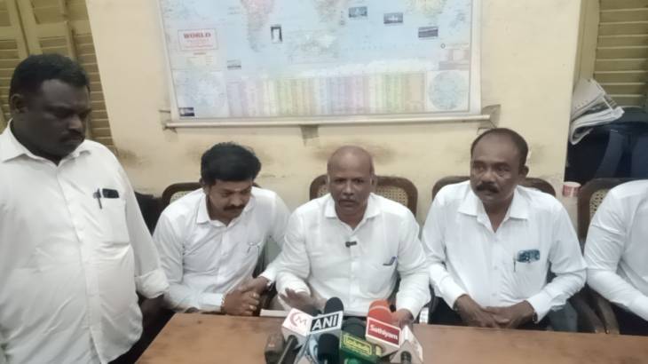 ஸ்டெர்லைட் ஆலையை திறக்க வலியுறுத்தி வழக்கறிஞர்கள் நடத்திய ஆர்பாட்டத்திற்கும் வழக்கறிஞர்கள் சங்கத்திற்கும் எந்த சம்பந்தமும் இல்லை என தலைவர் எஸ்.பி. வாரியார் செய்தியாளர் சந்திப்பு!!
