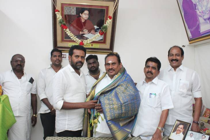 தூத்துக்குடி முன்னாள் அமைச்சர் எஸ்.பி. சண்முகநாதன் பிறந்த நாளை முன்னிட்டு முன்னாள் முதலமைச்சர் எடப்பாடி பழனிசாமியிடம் வாழ்த்து!! 