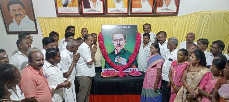 தூத்துக்குடியில் வடக்கு மாவட்ட திமுக சார்பில் தியாகி இமானுவேல் சேகரன் நினைவு தினத்தையொட்டி மேயர் ஜெகன் பெரியசாமி தலைமையில் மாலை அணிவித்து மலர் தூவி மரியாதை!!