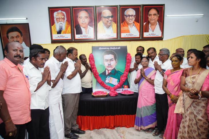 தூத்துக்குடியில் இம்மானுவேல் சேகரன் நினைவு தினத்தையொட்டி மேயர் ஜெகன் பொியசாமி மலர் அஞ்சலி செலுத்தி வீரவணக்க மாியாதை செய்தாா்!!