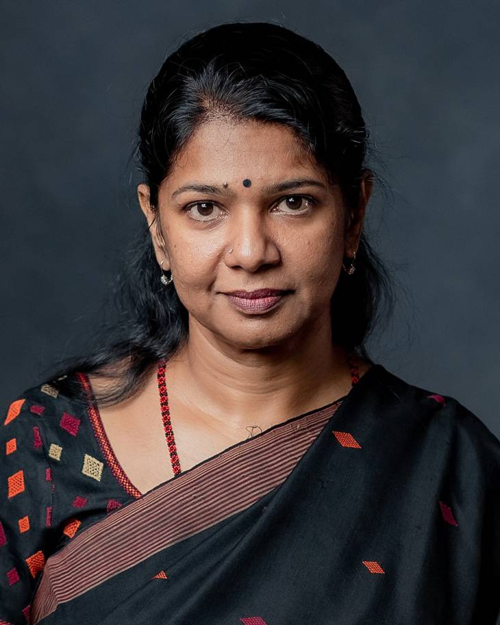 அதிமுகவை காப்பாற்றும் பணியை மேற்கொள்ளட்டும் திமுகவை பற்றி விமா்சனம் செய்யும் தகுதி எடப்பாடிக்கு இல்லை கனிமொழி எம்.பி காட்டம்!!