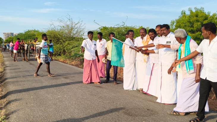 தூத்துக்குடி விளாத்திகுளத்தில் மாட்டு வண்டி போட்டி - அயிரவன்பட்டி முருகேச பாண்டியன் தலைமையில் நடைபெற்றது!!
  