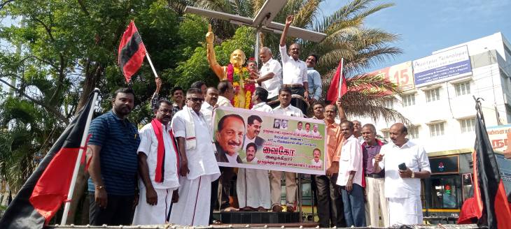 பேரறிஞர் அண்ணா பிறந்த நாள் - தூத்துக்குடி மாநகர மதிமுக சார்பில் செயலாளர் முருகபூபதி தலைமையில் மாலை அணிவித்து மரியாதை!!