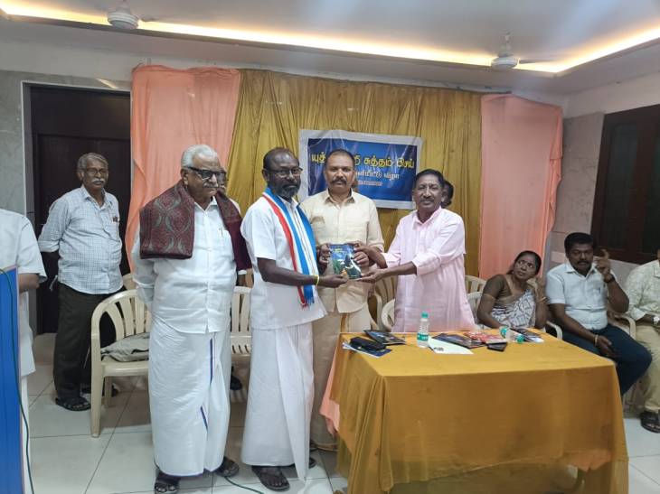 மின்னல் அம்ஜத் வெளியீடு – புரட்சி பாரதம் கட்சி பெற்றுக் கொண்ட “யுத்தம் இன்றி சுத்தம் செய்” நூல்!!
