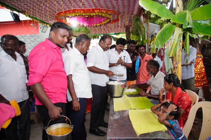 ஜடா முனீஸ்வரர் கோயில் கொடை விழா அன்னதானத்தைத் துவக்கி வைத்த மேயர் ஜெகன் பெரியசாமி!!