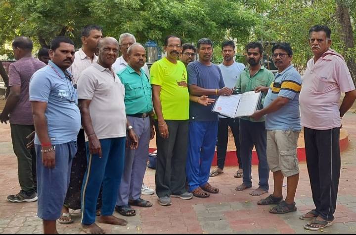 தூத்துக்குடியில் கல்விச் சான்றுகள், அடையாள ஆவணங்கள், செல்போன் பாதுகாப்பாக ஒப்படைப்பு!!