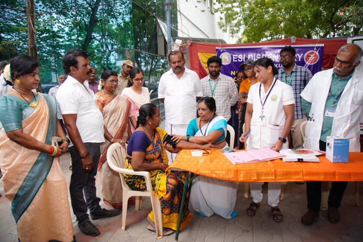 தூய்மை பணியாளர்களுக்கான மருத்துவ முகாமை தொடங்கி வைத்த மேயர் ஜெகன் பெரியசாமி!!
