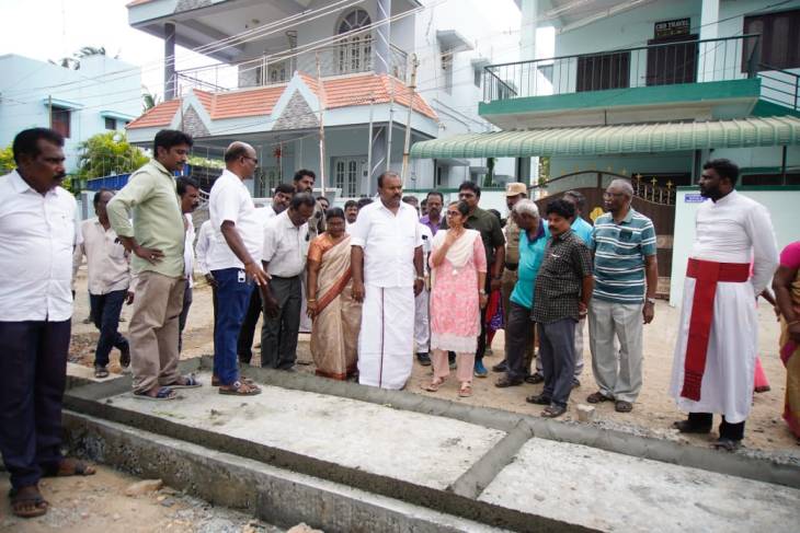 முத்தையாபுரம் வீரமணி நகரில் நடைபெறும் சாலை – வடிகால் பணிகளை ஆய்வு செய்த மேயர் ஜெகன் பெரியசாமி : பொதுமக்கள் கோரிக்கைகளை நிறைவேற்றுவதாக உறுதி!!