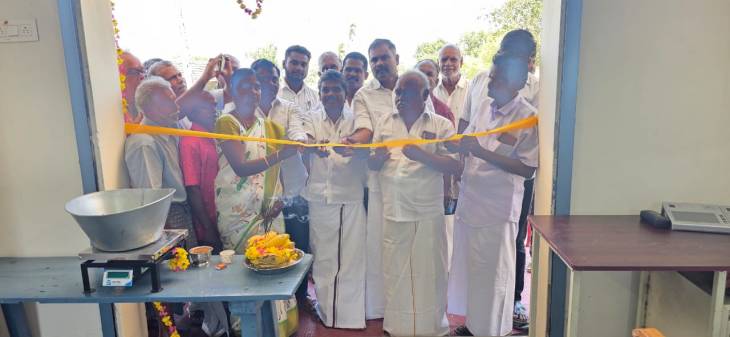 சண்முகையா எம்எல்ஏ கீழப்பூவாணியில் பொது விநியோகக் கடை திறந்து வைத்தார்!!
