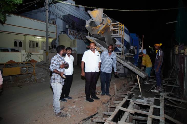 தூத்துக்குடியில் வடிகால் பணிகளை நேரில் பார்வையிட்ட மேயர் ஜெகன் பெரியசாமி!!